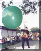 SkipBanksgreenballoon.JPG (37351 bytes)